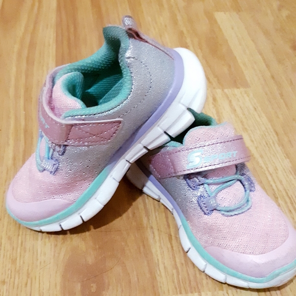 baby girl sneakers size 6